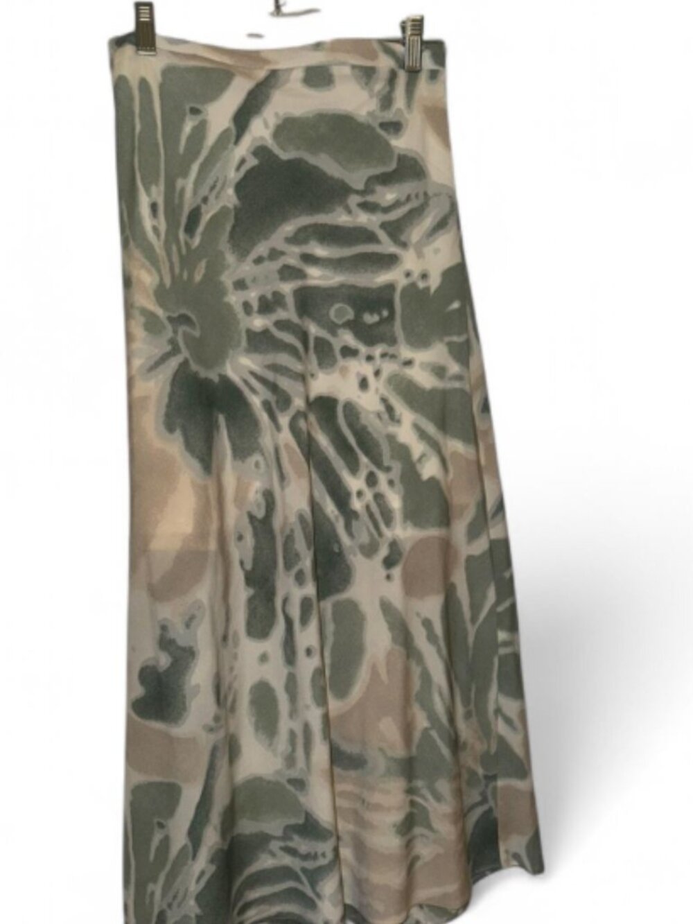 Nishlist applies a blend style long dress